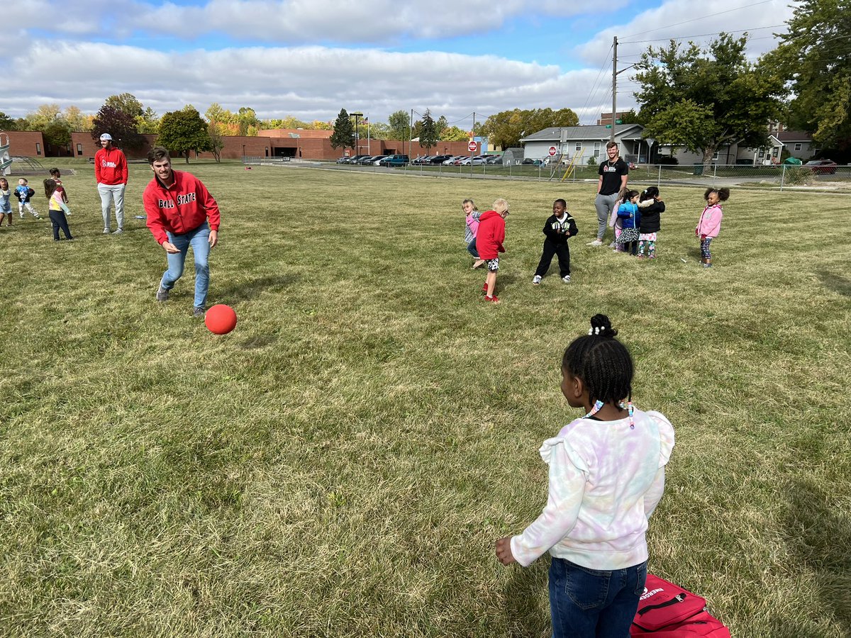 MrsEads_PRE's tweet photo. We had so much fun playing with our special guests from the Ball State Baseball team today! Go Cards! ❤️⚾️ #ballstatebaseball #shinelikestars #southviewstars #kinderlearning @BallStateSports @BallStateBB @MuncieSchools @SV_MCS https://t.co/nPNpSwleKd