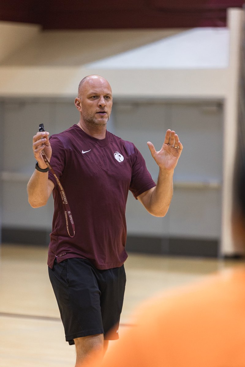 SPU_Basketball's tweet photo. #NationalCoachesDay Our coach🙌🏽@SPUsports https://t.co/K1P2tcb0hu