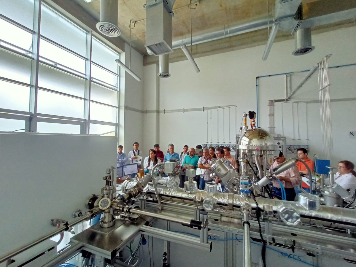 ANDI_Santander's tweet photo. Pudimos recorrer los laboratorios de @PTGuatiguara @uis empezando con #Surflab laboratorio icónico que nos permite conocer las superficies de materiales sólidos 🔍💡 https://t.co/MZfB7ptgyc