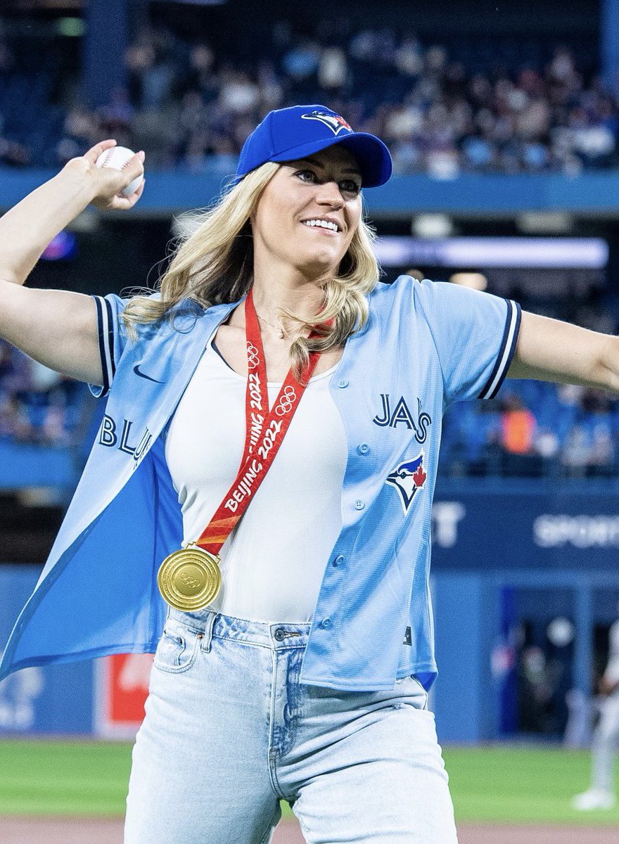 Manifesto_Sport's tweet photo. Blue Jays x Team Canada: From our family to yours, best of luck in the #MLBPlayoffs2022. Bring the Commissioner’s Trophy back to Canada! 

@BlueJays #NextLevel @Speedskater01 @natspooner5 @TeamCanada https://t.co/CvQsS3XvAI