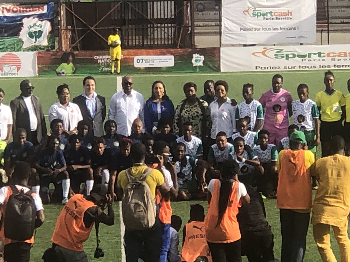 FRemarck13's tweet photo. Football féminin #CIV225 : invitée au lancement du Championnat national au Stade Champroux.Belle prestation d'avant match de l' #INSAAC. # Culture Avec @belgiumabidjan FIF #IdrissDiallo #ChristineOzoua
#FrançoiseRemarck
@MINCF_CI https://t.co/1HGlDQTSxw