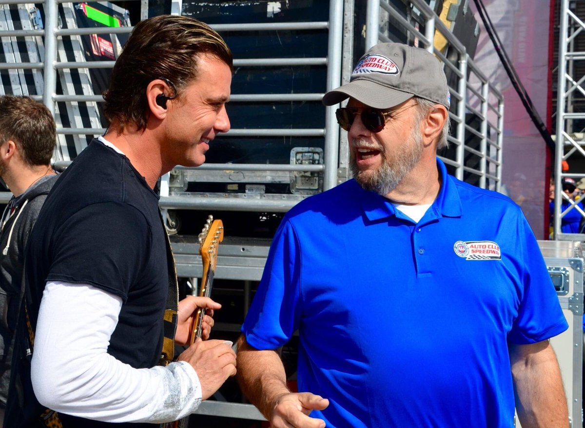 billymcdinca's tweet photo. Totally into #NewMusic from @bushofficial
#TheArtofSurvival
#MorethanMachines
Plus some #FlashbackPhotos with @GavinRossdale & #SeanMcD @AutoClubSpdwy with @unclejoebenson
✅ it out
@JeddBeaudoin
@mattpinfield
@KevinandSluggo
@MilesKISW
@BruceRave https://t.co/xwsc0gXzDg