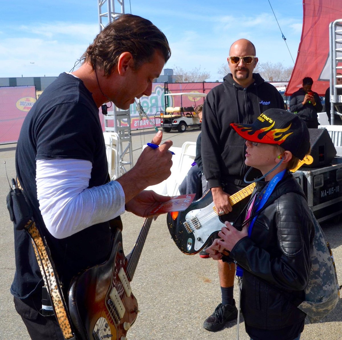 billymcdinca's tweet photo. Totally into #NewMusic from @bushofficial
#TheArtofSurvival
#MorethanMachines
Plus some #FlashbackPhotos with @GavinRossdale & #SeanMcD @AutoClubSpdwy with @unclejoebenson
✅ it out
@JeddBeaudoin
@mattpinfield
@KevinandSluggo
@MilesKISW
@BruceRave https://t.co/xwsc0gXzDg