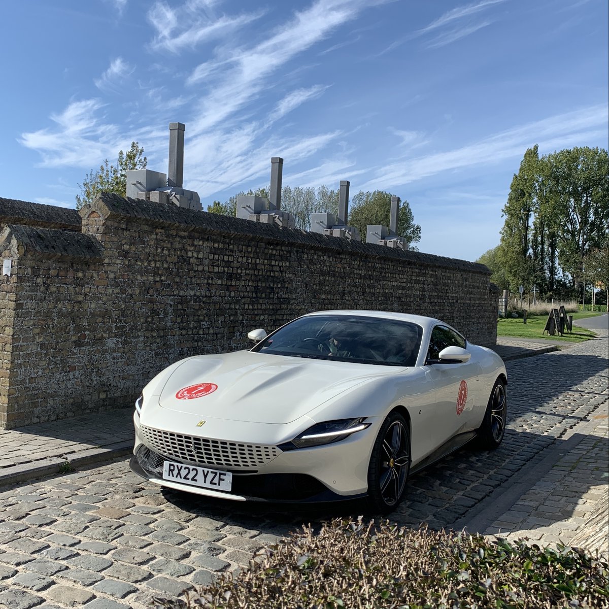 SalonPriveUK's tweet photo. One of the stunning Ferraris taking part in the Route to Zoute is this @Ferrari #Roma – not only is it extraordinarily fun to drive, but it perfectly suits the essence of a Grand Tour.

#SalonPriveGrandTours #RouteToZoute https://t.co/UnpqOw59H6