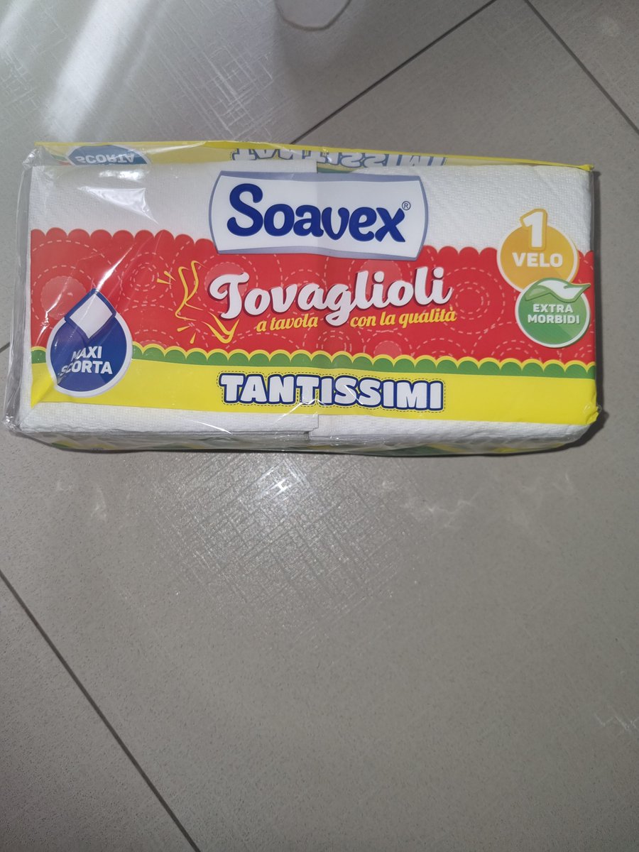 Io immagino il grafico che sta preparando il packaging che telefona in produzione:
- Sulla confezione sarebbe meglio mettere il quantitativo.
- Eh, ma non li abbiamo contati.
- Nessun problema, me la vedo io.