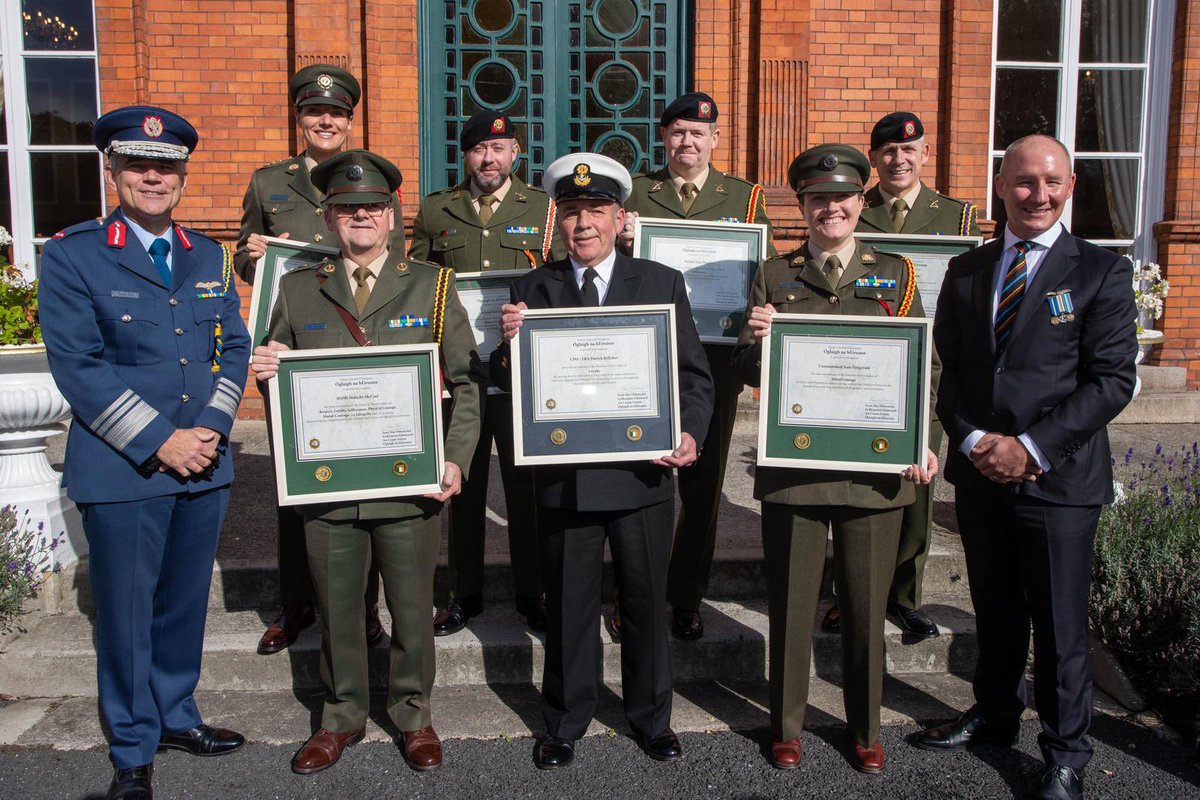 DF_Sgt_Major's tweet photo. 1/2 I am privileged to attend many events, but todayโs 2021 #Values Awards Ceremony was a real privilege to attend.
#Awards presented by @DF_COS to 7 personnel in the presence of their #family & #friends.
Keynote address by Jim Gavin @DubGAAOffical outlining the importance of.. https://t.co/scwhQJ25NA