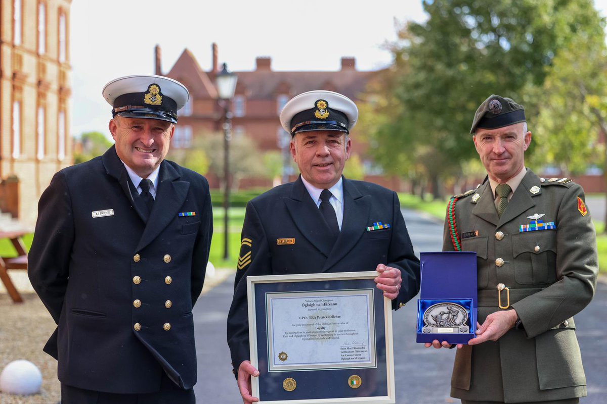 DF_Sgt_Major's tweet photo. 1/2 I am privileged to attend many events, but todayโs 2021 #Values Awards Ceremony was a real privilege to attend.
#Awards presented by @DF_COS to 7 personnel in the presence of their #family & #friends.
Keynote address by Jim Gavin @DubGAAOffical outlining the importance of.. https://t.co/scwhQJ25NA