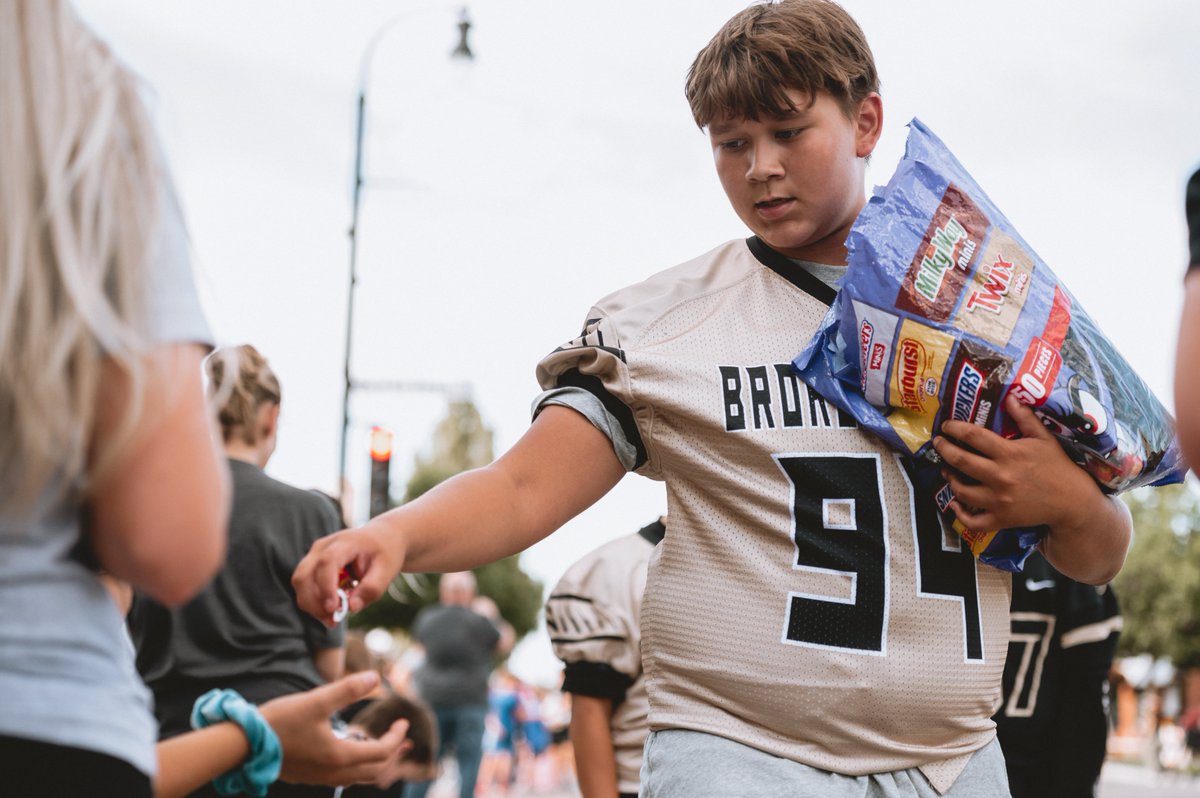 BASchools's tweet photo. Did you enjoy our annual homecoming parade last night? What a great tradition! We ❤ our community!
More photos at https://t.co/a9Fa2yuAMO
#ThisIsHomeBA #brokenarrow https://t.co/KHCKRUlcFA