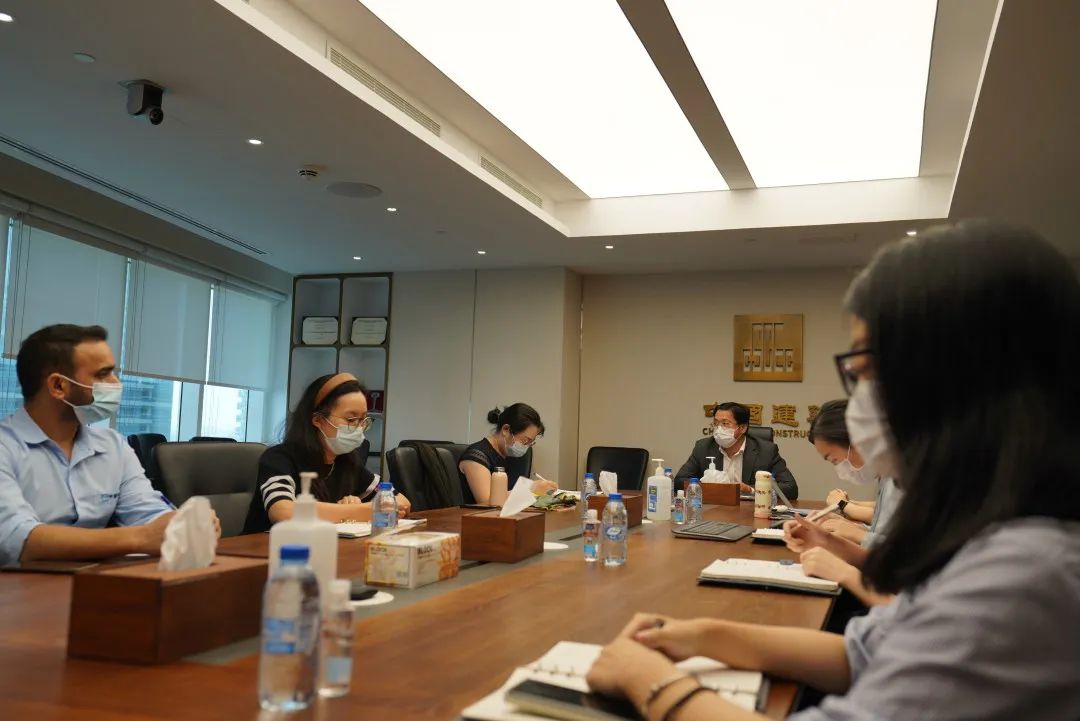 CscecMiddleEast's tweet photo. Recently we held a training on the improvement of the company’s international communication capacity. The trainer Zhu Zeyu, works as an intern for #CSCEC ME and is also a master student from @Tsinghua_Uni.
#CSCEC ME #intern #internship #adayinlife #vlog #Tsinghua https://t.co/FFcFNFOxH3