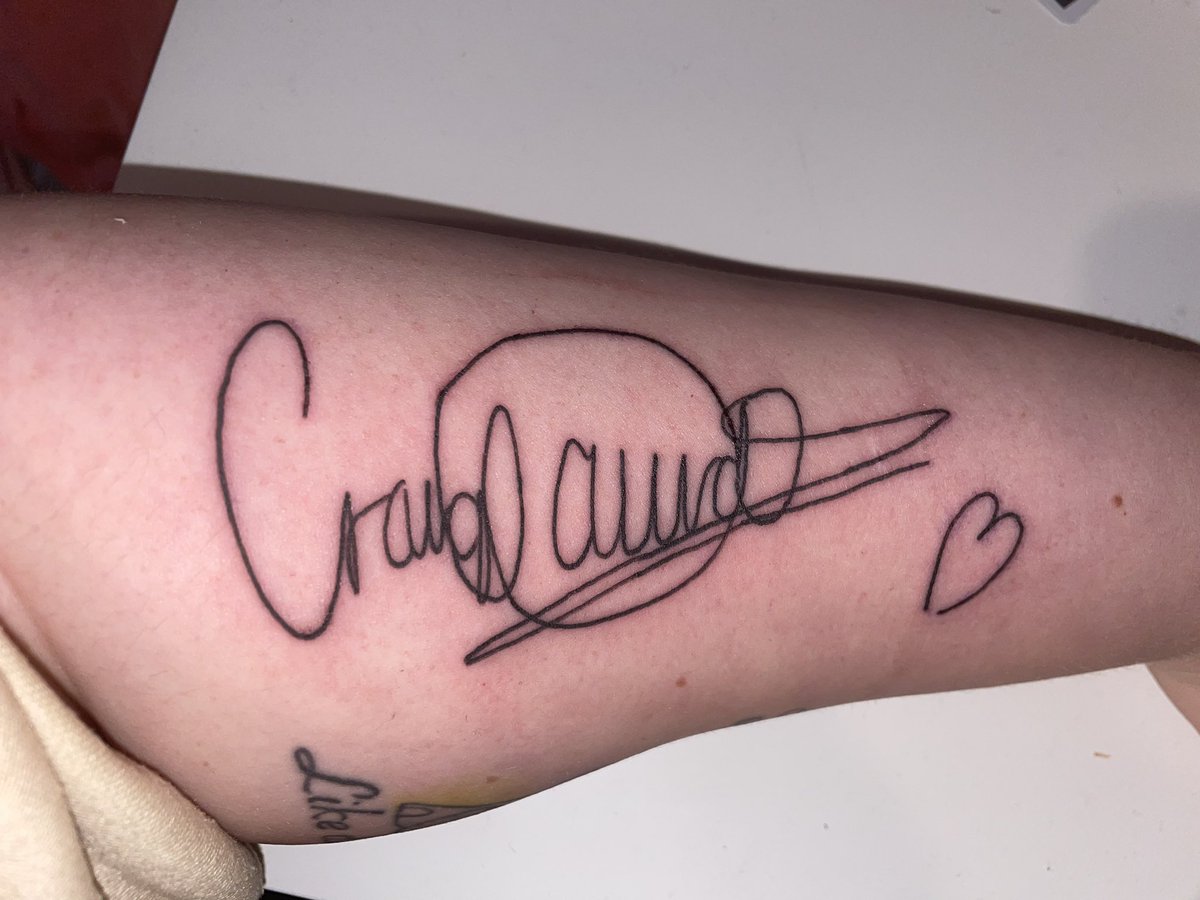 stephleigh_98's tweet photo. I hope you remember me 🤭 I finally got the tattoo done and when I told you I don’t do subtle I meant it! When as big and as bold as possible 😂 thank you for taking the time to chat with me💜💜 @CraigDavid https://t.co/4V1sEGoged