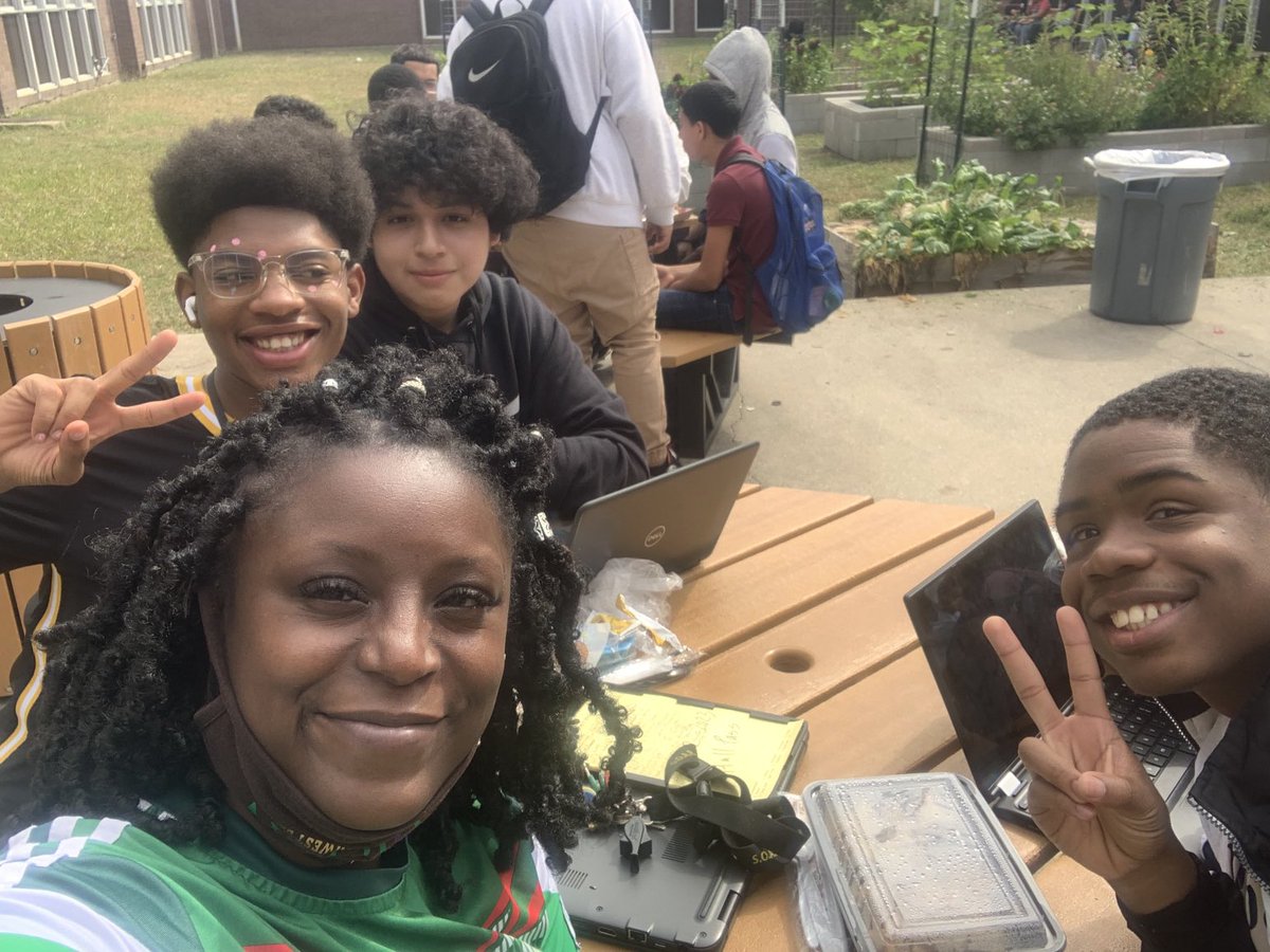 onlyatbigIKE's tweet photo. Shoutout to Ms. H! As
 #iASIRE2023 SENIORS are applying for #CollegeAdmissions and SEVERAL have #SATScores of 1000 higher ❤️❤️❤️
⁦@MissSHilton1⁩ https://t.co/3XFN3oFjZG