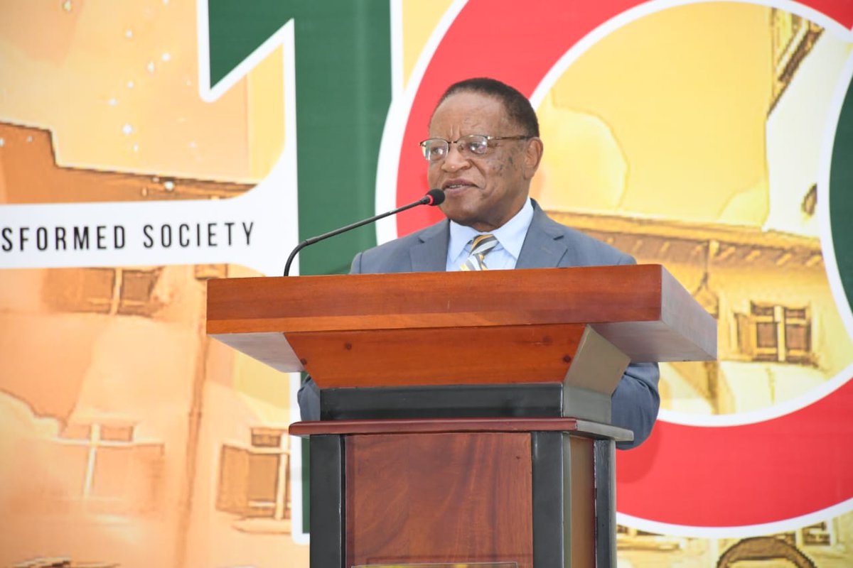 ritahnamisi's tweet photo. At #MakerereAt100 Corporate Prayer Breakfast @Makerere Freedom Square, the Chancellor, Prof. Ezra Suruma testified that his life depicts God's love.That God can raise people from humble beginnings to greatness.Thank you @RobertKayanja5 @Jessicakayanja https://t.co/Zb9VsUbqv6