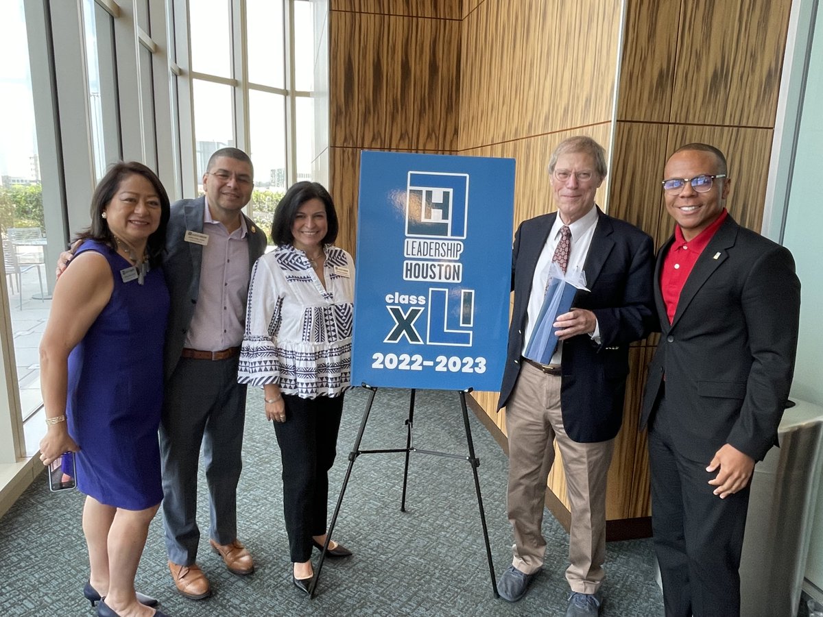 LeadershipHoust's tweet photo. @AmegyBank - Thank you for hosting this morningβs This is Houston learning session! Class XLI started their day with Mary Murray, Class XXXII, Dr. @SteveKlineberg, @RiceKinderInst, and Jim Parsons, Preservation Houston. #LH41 https://t.co/Opy6ov9jtL
