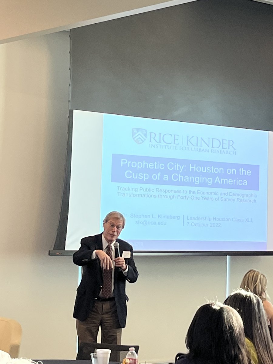 LeadershipHoust's tweet photo. @AmegyBank - Thank you for hosting this morningβs This is Houston learning session! Class XLI started their day with Mary Murray, Class XXXII, Dr. @SteveKlineberg, @RiceKinderInst, and Jim Parsons, Preservation Houston. #LH41 https://t.co/Opy6ov9jtL