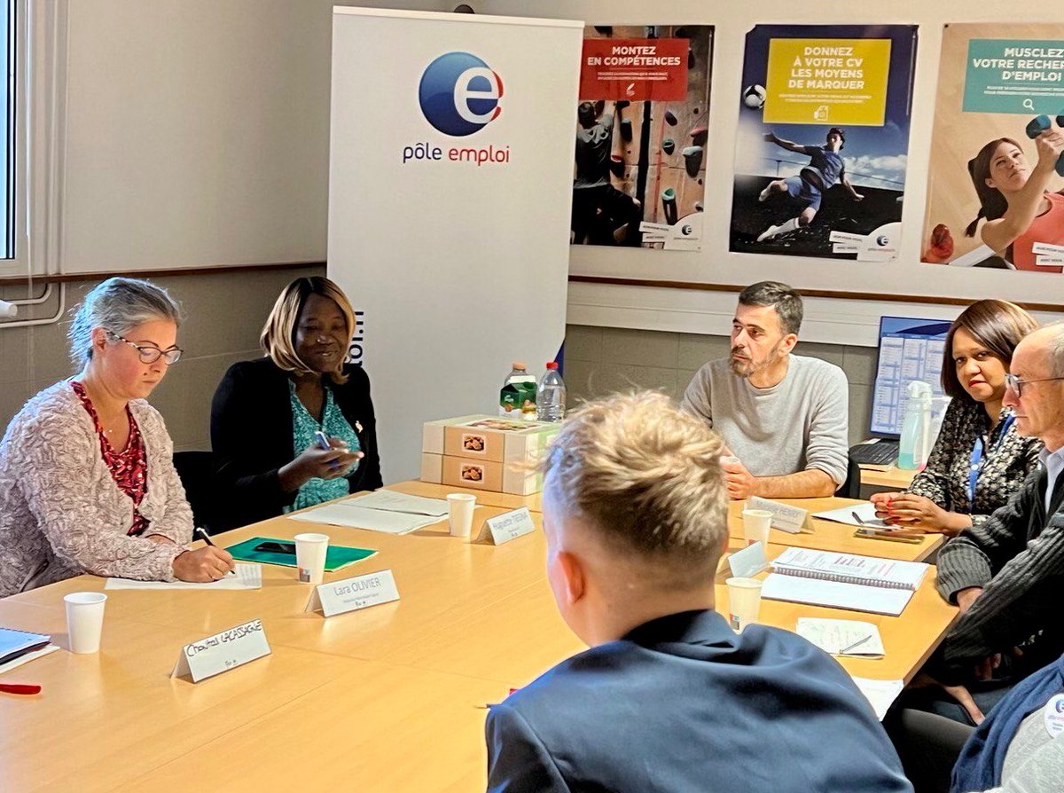 📰 Retour dans <a href="/ladepechedumidi/">La Dépêche du Midi</a> <a href="/LaDepeche46/">La Dépêche du Lot</a> sur ma visite à l’agence @Poleemploi_oc de #Figeac. Échange sur les spécificités de notre territoire #Lot avec conseillers, entrepreneurs et candidats, aux côtés de <a href="/muriellehenry1/">Murielle HENRY</a> <a href="/OLIVIERLara1/">Lara OLIVIER</a>  #Emploi  ladepeche.fr/amp/2022/10/06…