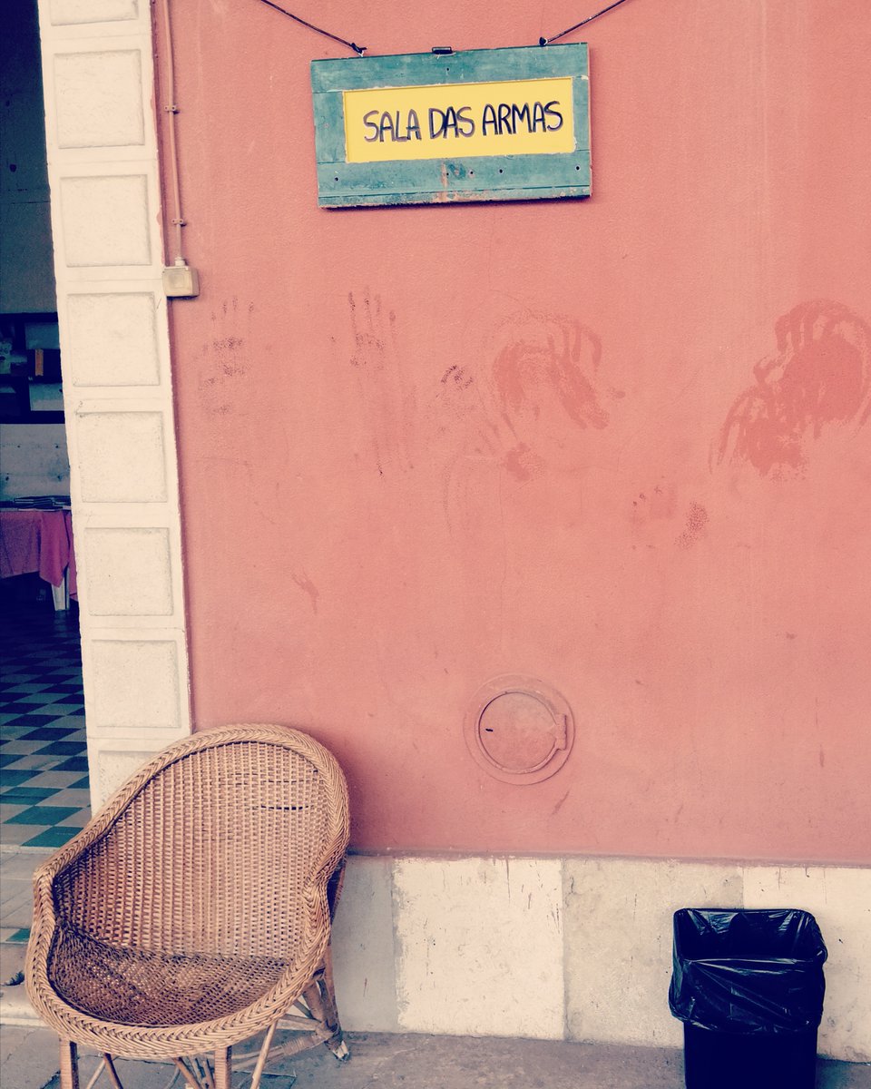 _palimpsesto_'s tweet photo. São de papel as únicas que temos cá, mas são mais duráveis do que as outras, mais eficazes e melhores.

#palimpsesto_editora #livros #editora #flifa #festa #palimpsesto #arroios https://t.co/3VZ9L3L4Zm