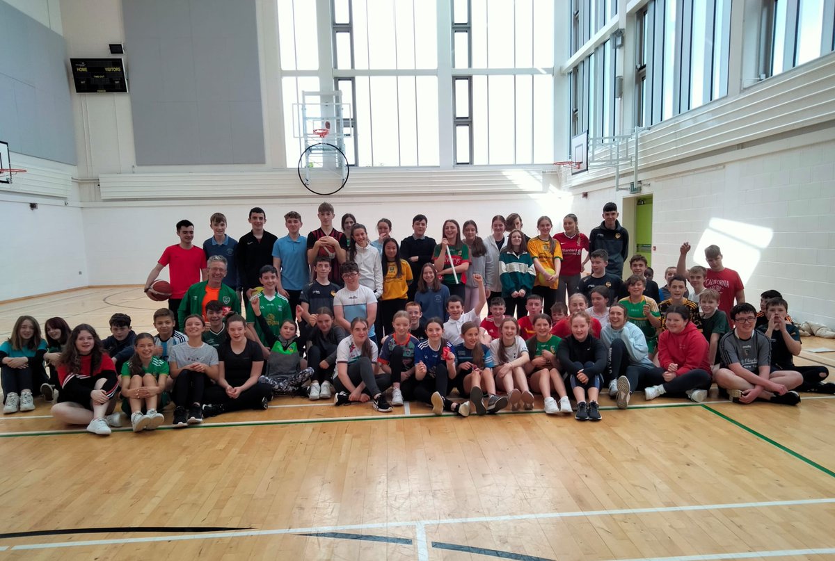 BallinamoreCS's tweet photo. Well done to the TY class for organising a brillant sports day for 1st years 😊 #ballinamore #sportsday https://t.co/tTXkUJjCRN