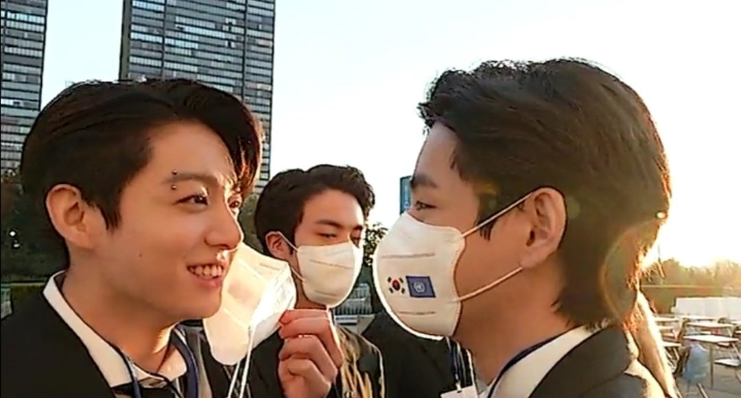 minikookv's tweet photo. happiness looks good on them https://t.co/a24aGgjaww
