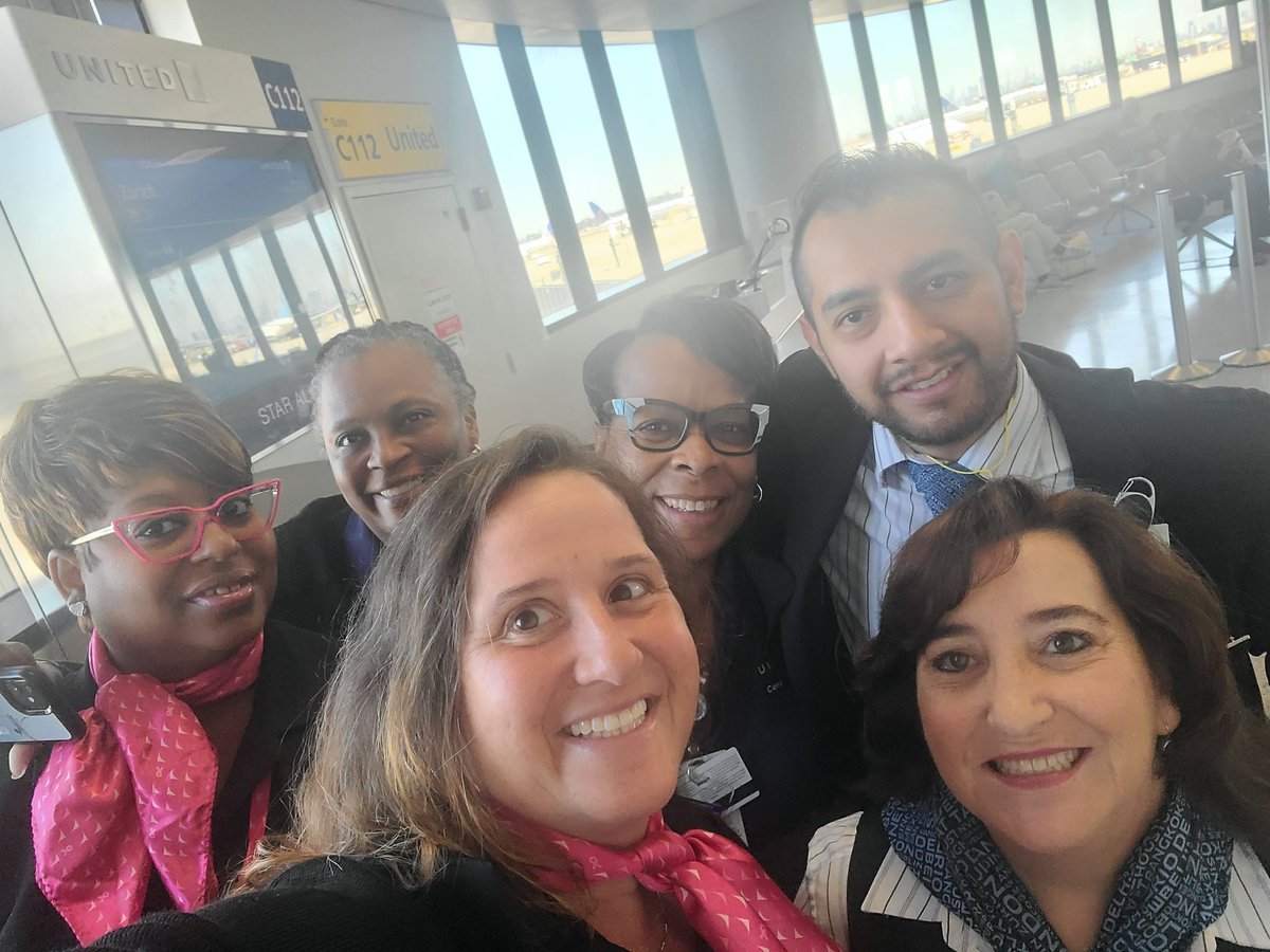 jojobils's tweet photo. Jorge &amp; his angels!! EWR gate112
#unitedconsistencyteam #core4live
#goodleadstheway
#united https://t.co/oHQO5mxLdt