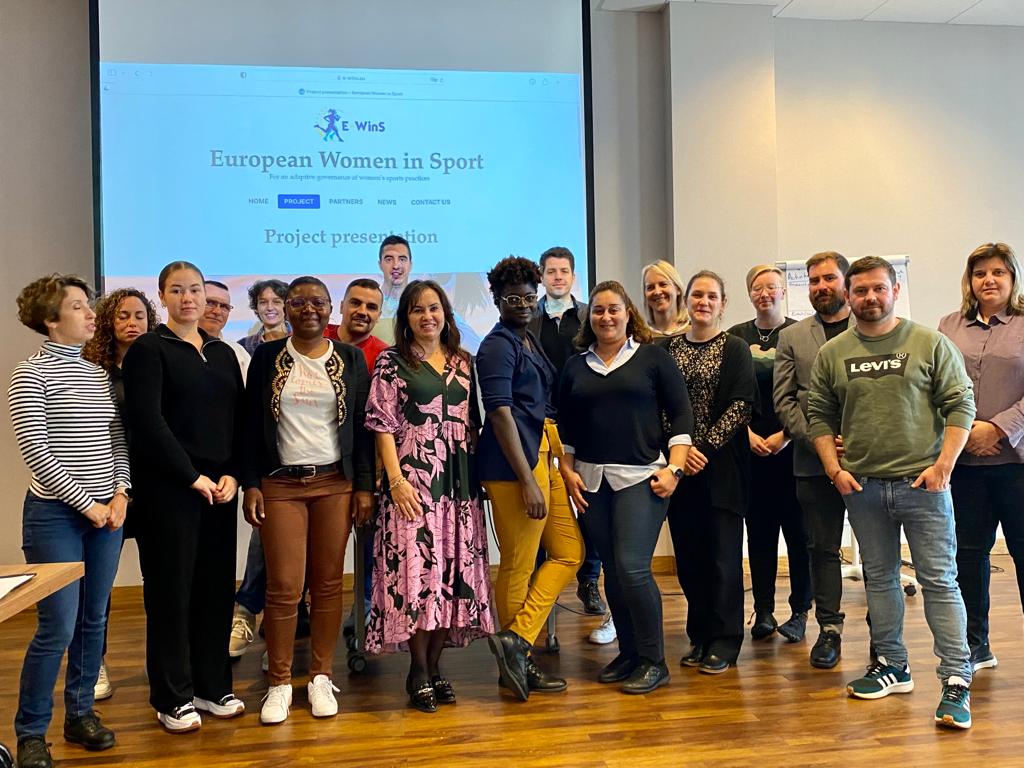 Cette semaine a eu lieu le lancement du "transnational meeting" du projet <a href="/EWinSProject/">E-WinS</a> en Pologne en présence de nos équipe. Un moment d'échange très important dans le cadre du Projet Erasmus Sport, dont Marie-Stéphanie Abouna est responsable scientifique. 
<a href="/UniversiteCergy/">CY Cergy Paris Université</a>