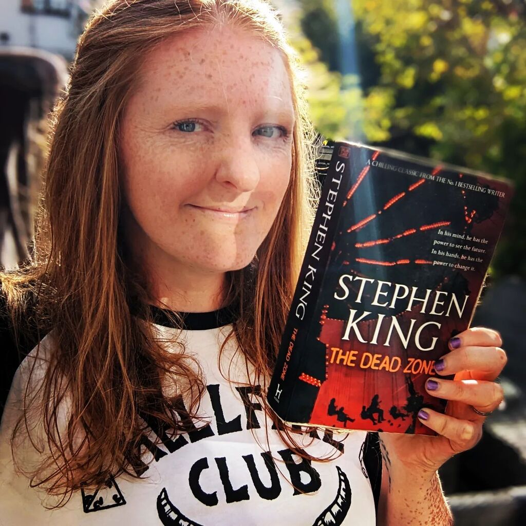 SiobhanOBH's tweet photo. Happy #FaceFriday / #5FactFriday, bookstagram buddies! It's finally October 👻 so l am, of course, posing with a #stephenking book today. THE DEAD ZONE is my second favourite King story after THE LONG WALK and I really recommend it to anybody who perh… https://t.co/VwyT9cmuQX https://t.co/cokYg1Ii1b