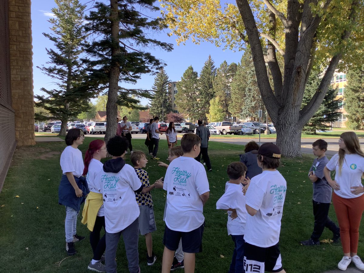 wyomingahperd's tweet photo. Geocaching around the UW campus! #healthykidsroundup https://t.co/Z70QUQIYN9