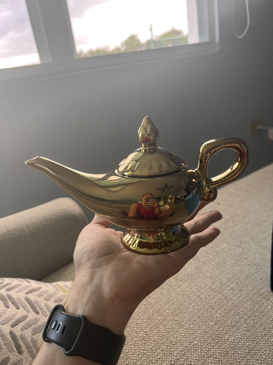 simaralynn's tweet photo. Just received my #DisneyDrop with the #aladdin theme!! WOW Thank you @DisneyPlus I even got a genie ๐งโโ๏ธ lamp!!! ๐๐๐ https://t.co/J3Aey9K1eM