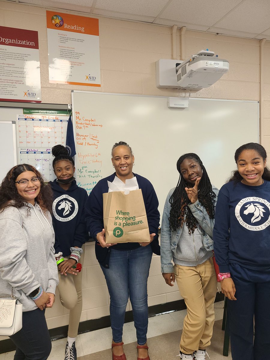 Ms_Hill_1922's tweet photo. Community Service is a major "rock" in AVID. SSCMS students came together to celebrate our building's amazing custodial staff.
#onecommunity #AVID #SSCMS #custodianappreciation @AVID4College https://t.co/0uzAM4UNKV