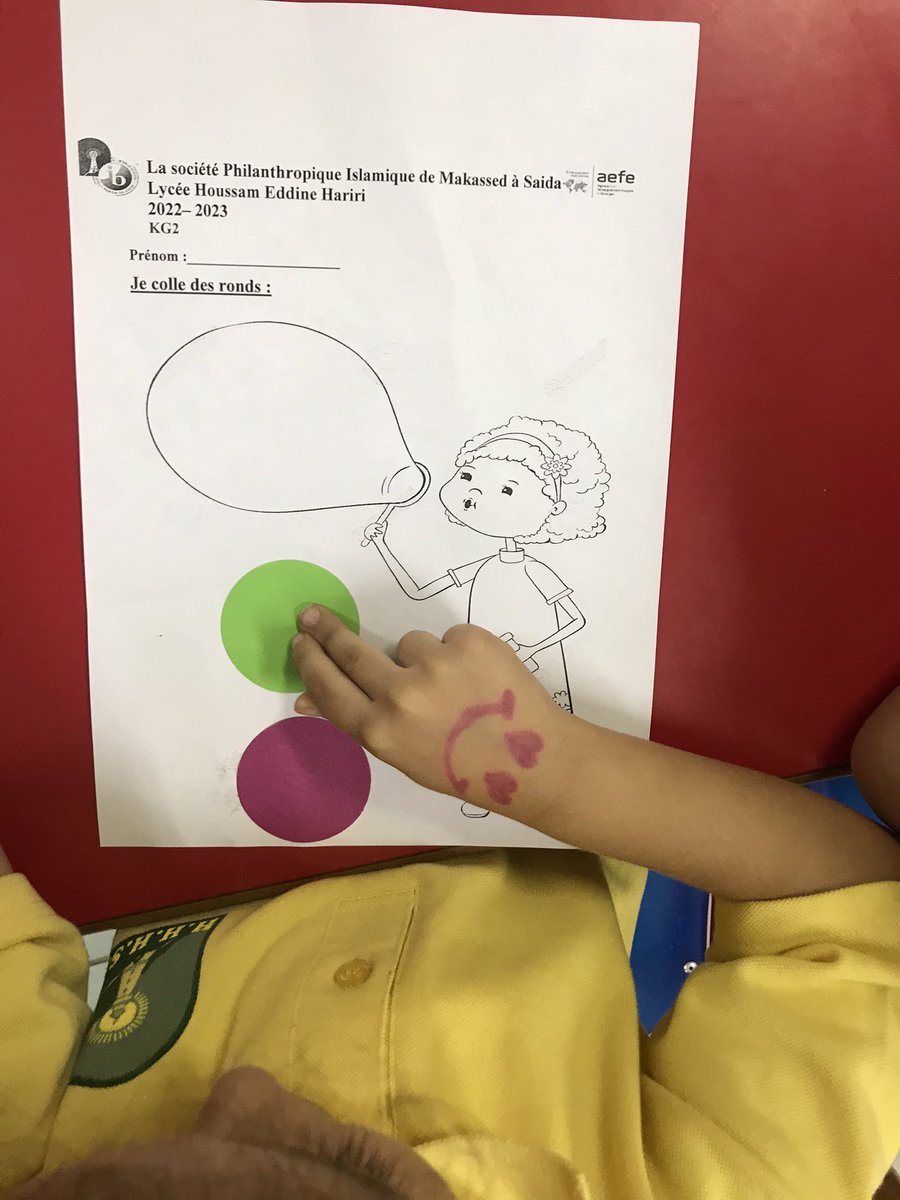 Les apprenants de Kg1 et kg2 ont connu «  le rond » alors que les apprenants de kg3 ont appris la forme « étoile ».De plus ,ils ont entendu la chanson des lettres de l’alphabet et ont redit les chiffres de 1 à 5. @reem_lutfi <a href="/tbaassiri/">Tharwat Baassiri</a> <a href="/sashgh/">Sasha Ghosn</a>