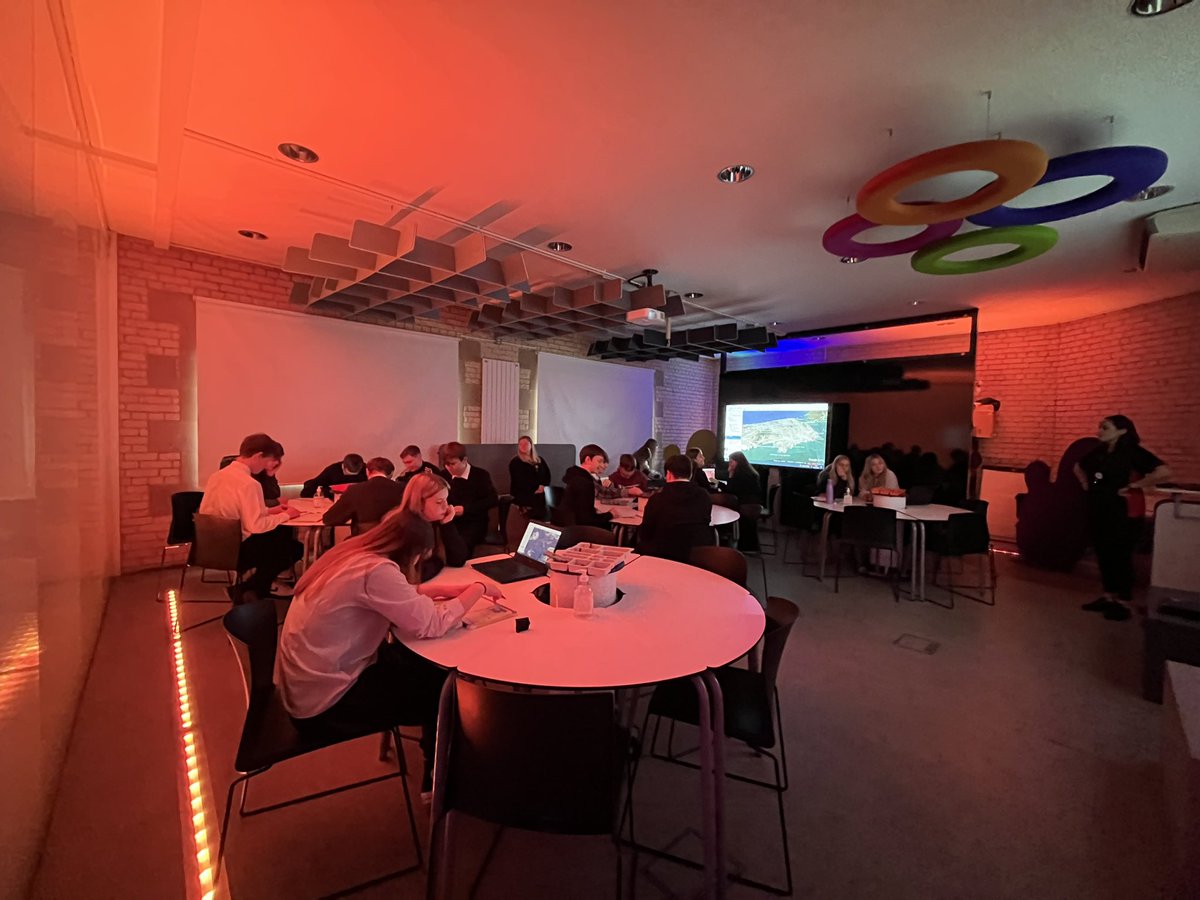 MissHMoffat's tweet photo. The Geography department had a fantastic start to the week, taking our S4 geographers to Dynamic Earth to complete workshops on Climate Change and Natural Hazards. 

We couldn’t leave without doing the tour as well! 🌍 https://t.co/vvsjKBOBnL