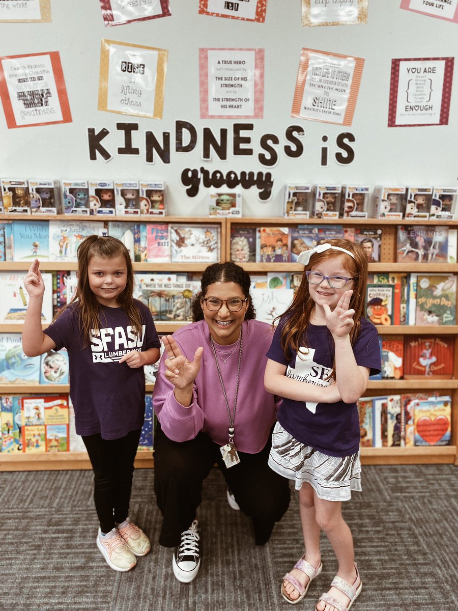 _MrsLockett's tweet image. Axe Em Jacks! 💜🥰 #SFASUalumni