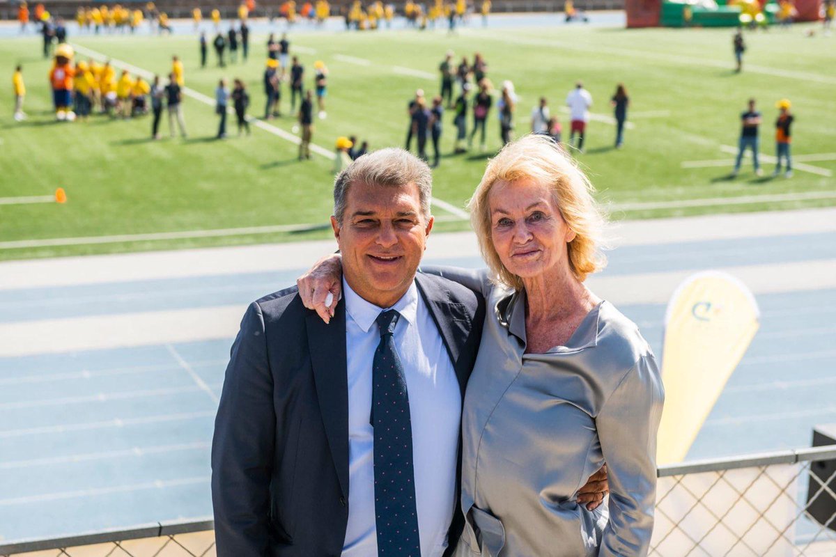 JoanLaportaFCB's tweet photo. Todos los Open Day son días de mucha emoción y felicidad porque son la muestra de que seguimos impulsando el proyecto de vida de Johan. 
@JohanCruyff
#25YearsOfCreatingSpace
#CruyffLegacy https://t.co/uR6g1b0NJH