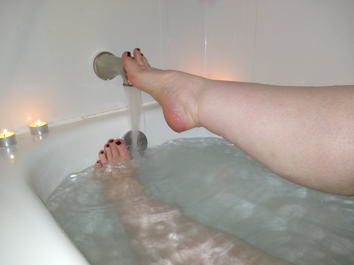 FreckledFatFeet's tweet photo. Have a fantastic Friday, foot folks!

Don't forget to check my @Feetfinder account

https://t.co/pexRCykf1q

footcontent footfetish footworship https://t.co/5HYhuo9wyk