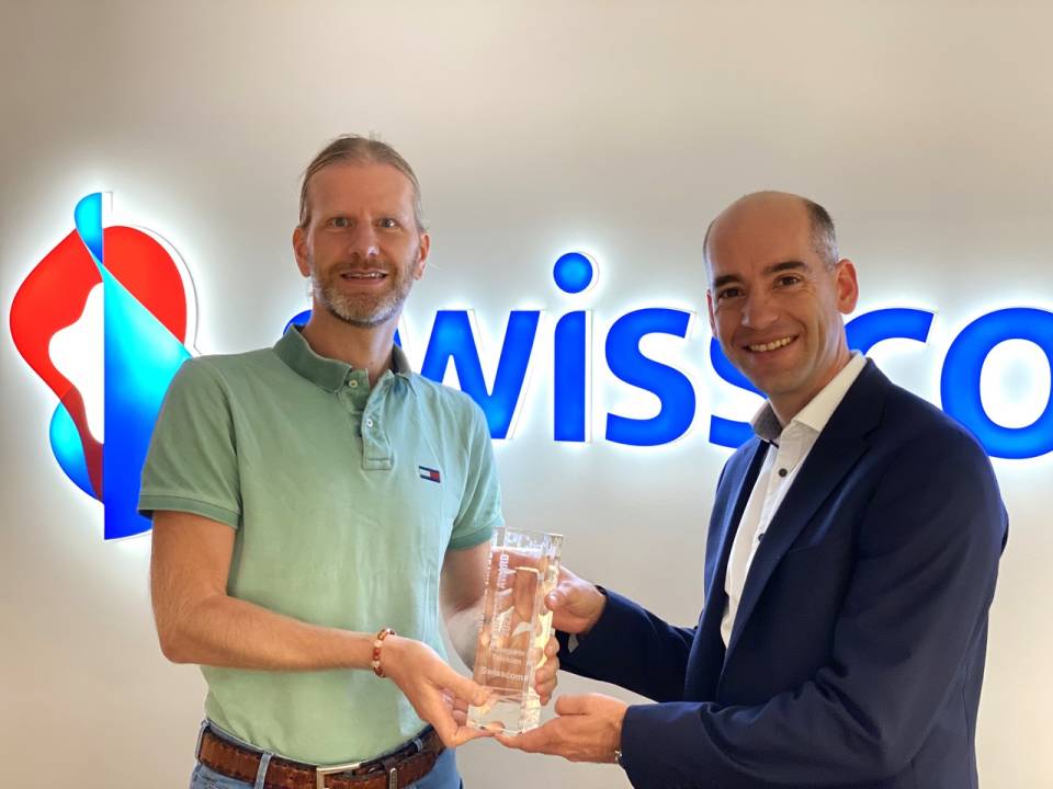 Swisscom_News_d's tweet image. Swisscom gewinnt zum 10x in Folge den @PCtipp Award für den «Besten Support Telekom». Mit 572 Punkten holen wir den Sieg mit 87 Punkten Vorsprung. In vier von sieben Kategorien wurde sogar die #Bestnote erreicht. 💙-liche Gratulation an das gesamte Team! 
pctipp.ch/news/in-eigene…