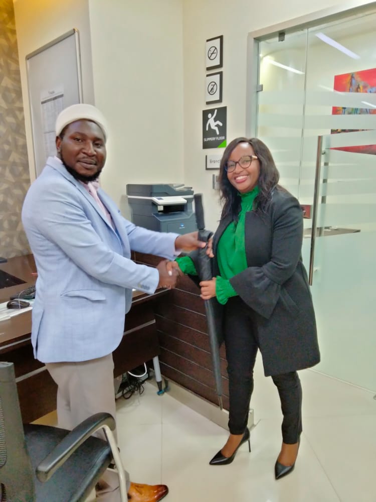 NCBABankKenya's tweet photo. Members of our leadership team spent time meeting, interacting and serving customers at various branches this week.
#ServiceTheNCBAWay, #SustainingCustomerInclusion, #CustomerServiceWeek2022 #Goforit https://t.co/3Wypad1NqV