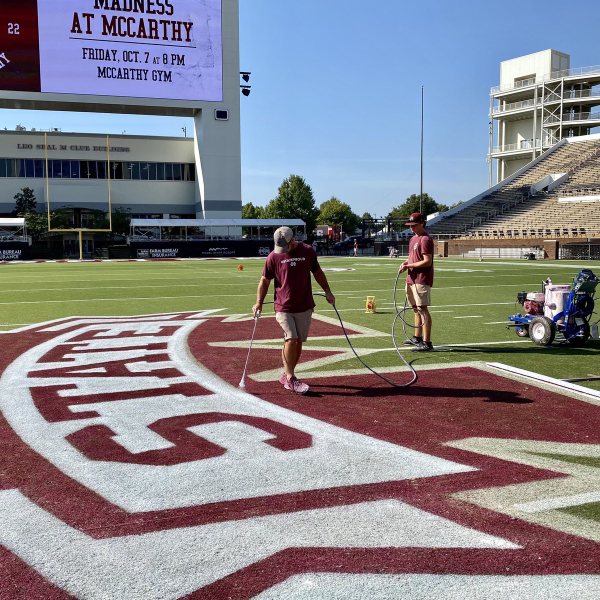 BradleyGarrison's tweet photo. Thanks @msudawg2004 for the โWorld Classโ visit & paint demonstration! I appreciate your pride in the maroon & white! #HailState #StateProud #WeRingTrue @wc_paints https://t.co/3d8jmJFJPi