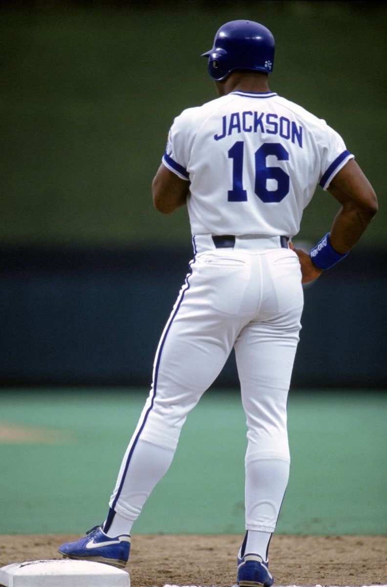 Super70sSports's tweet photo. If a greater athlete has ever walked this planet, I sure as fuck never saw him. https://t.co/Zej8VXovbH
