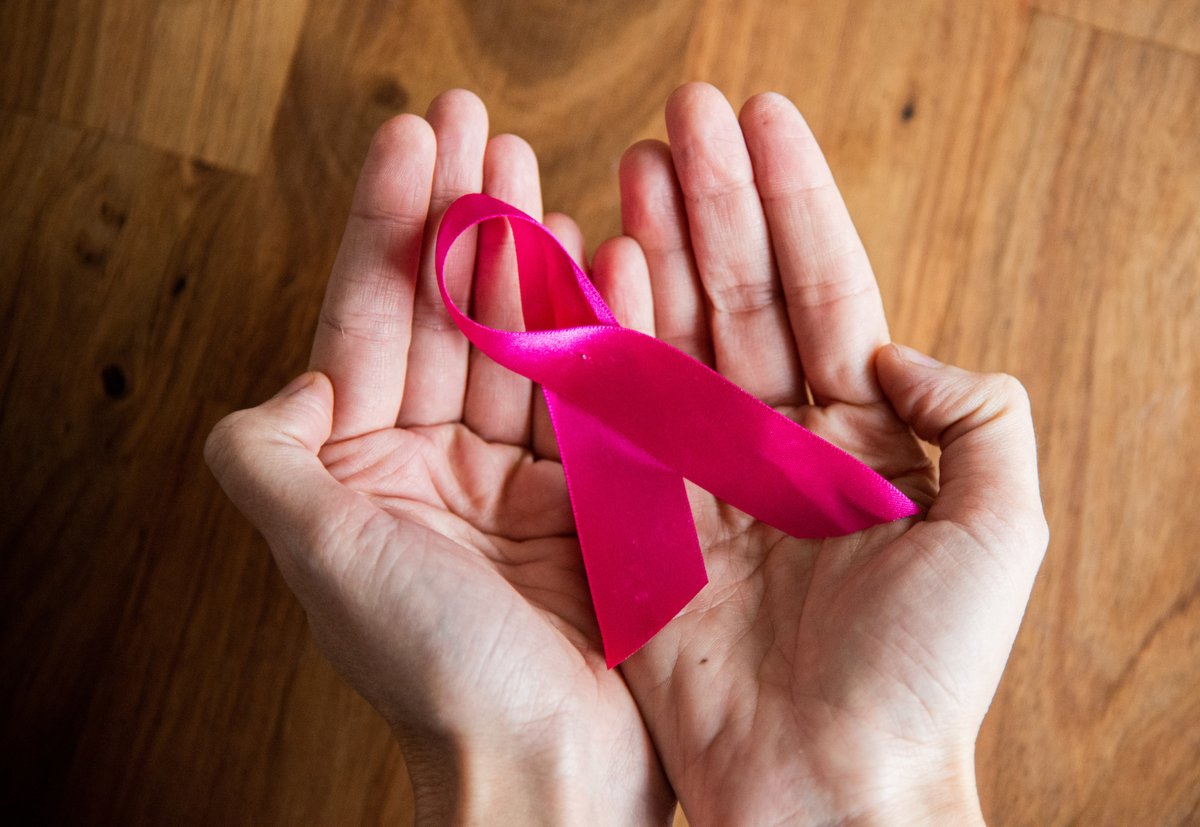 October is Breast Cancer Awareness Month! 🎗️ Cancer is a health priority for the EU. Under the Europe’s Beating Cancer Plan, the 🇪🇺 is taking a new approach on cancer detection – screening more and screening better. 👉europa.eu/!nD84Ft #EUCancerPlan