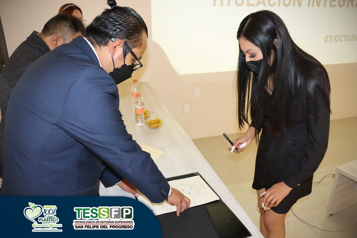 TESSFP_Edomex's tweet photo. #ComunidadTESSANFE | Felicitamos a la nueva Ingeniera Química María Guadalupe Toribio Castro, le deseamos mucho éxito en su vida profesional y personal. Te invitamos a poner en alto el nombre del #TESSFP.
#OrgulloTESSANFE 
#TodosSomosTESSFP https://t.co/FVB2pU7bzM