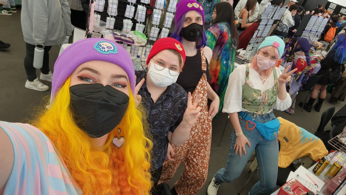 NeoSolarius's tweet image. Go buy a beanie from @saint_evie before our table buys all of them