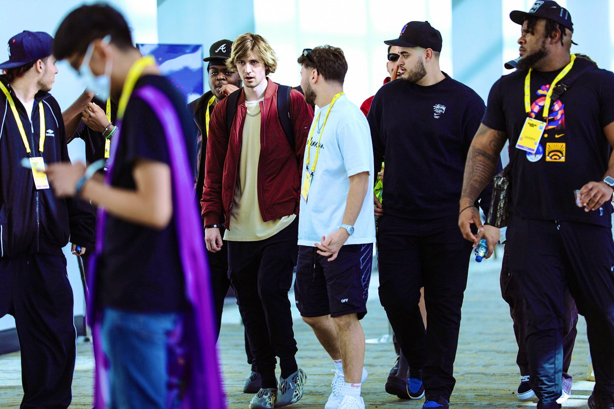 Aydren's tweet photo. Spotted @adinross rolling deep with his squad at @twitchcon along with @xQc 

#sandiego #twitchcon https://t.co/Bj5up9F3FB