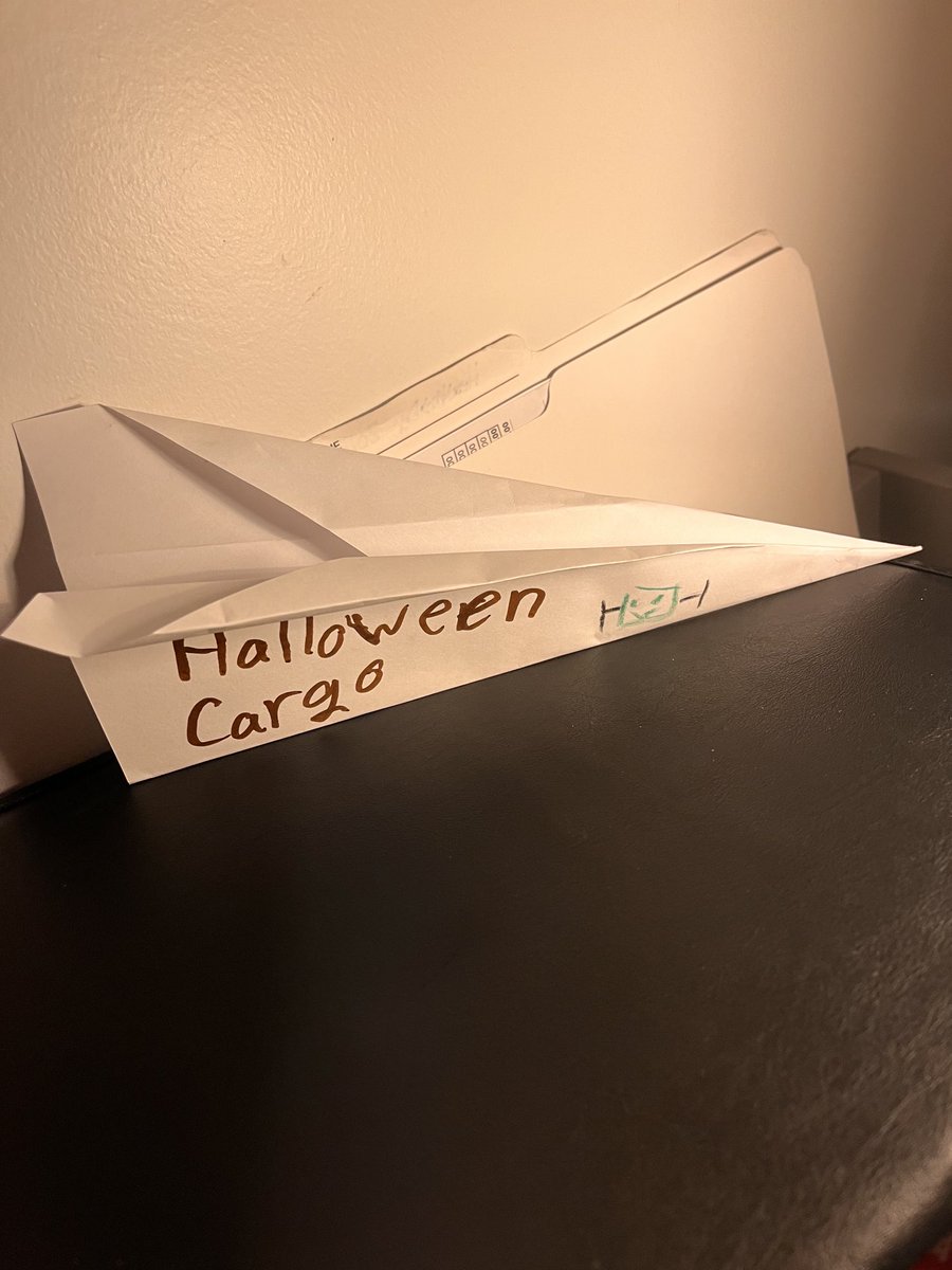 Me0wlissa's tweet photo. Kids down the street were having a Halloween art sale and persuaded me to stop by as I was walking Maverick… this is what I got for $1. Never heard of this airline, anyone else?? #avgeek https://t.co/9caeiiORGB