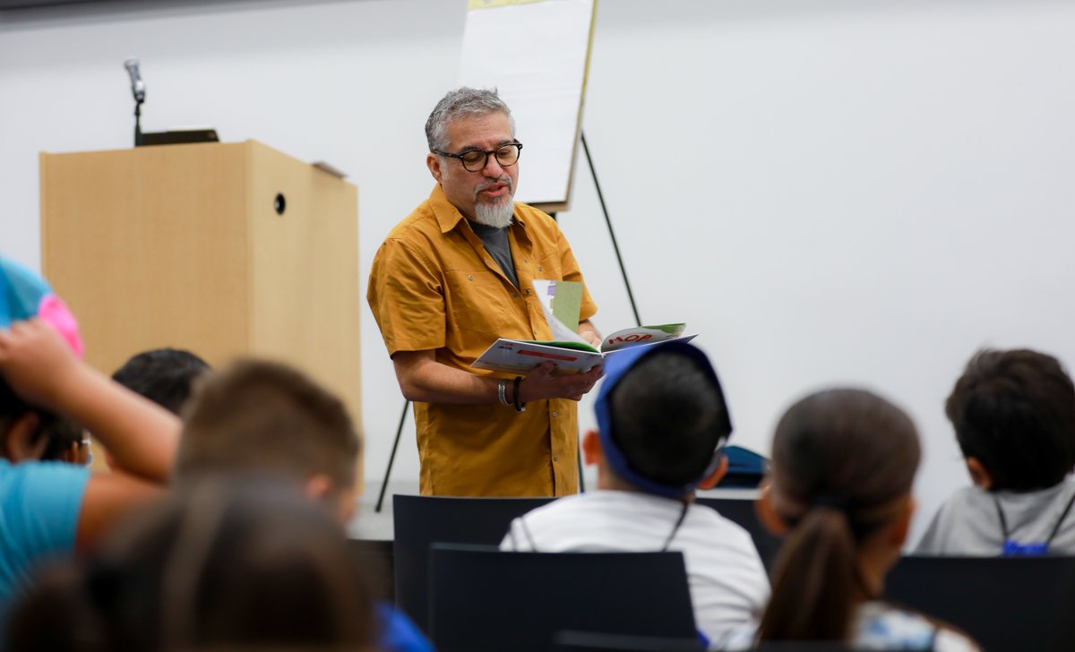SBCountySchools's tweet photo. Our annual Reading Rally at Cal State San Bernardino (@CSUSBNews) was a great success! Great to see so many students ready to learn and read! #Transforminglives #Ilovetoread #Vision2Read https://t.co/uAebAsm2CH