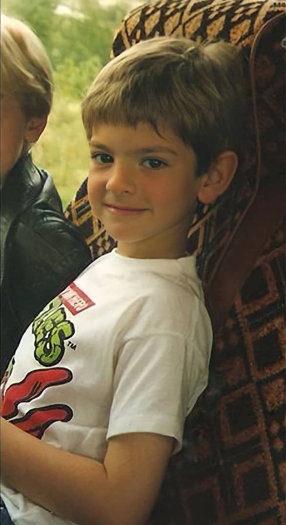 EmmaCha52509953's tweet photo. The same smile on Andrew Garfield 🥺🥰❤ 
He has hardly changed! https://t.co/dLvr3h5IWF