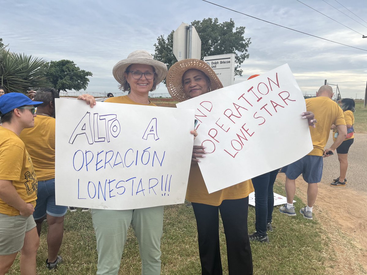 the_ILRC's tweet photo. All power to the people ✊🏿✊🏼✊🏾✊🏻✊🏽 and all support towards @Grassroots_News and their delegation during #WitnessOLS — bringing awareness to one of the most horrendous, dehumanizing, anti-migrant policies ravaging TX today! It’s time to #EndOLS NOW 🗣️ https://t.co/Cqen6PM4Ak