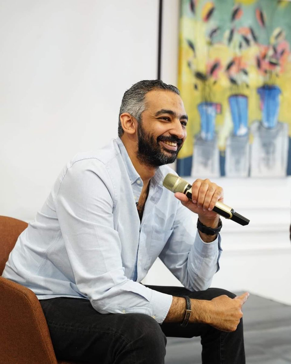 في ناس بتحاول لحد ما تتعب و ناس بتحاول لحد ما تزهق  و ناس بتحاول لحد ما تيأس بعون الله أنا بحاول لحد ما أكسب هل أبدو لك كشخص هيستسلم و ينام علي بطنه ؟ متصغروناش يا جدعان.. ده أنا حالف أن أعيش محافظا علي أحلامي . لا أتركها قط . حتي أذوق الموت . و الله علي ما أقول شهيد .
#الله_كريم