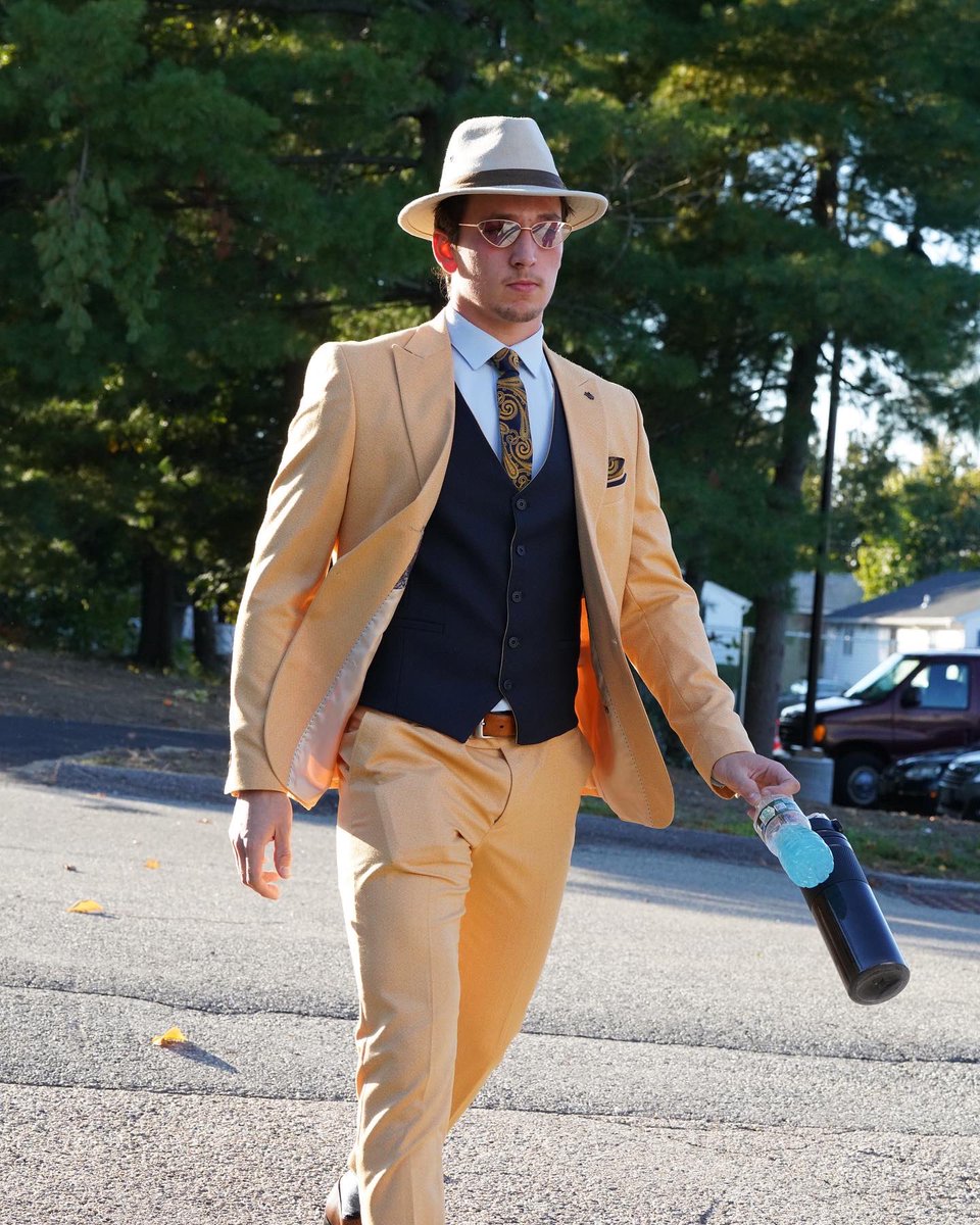 FriarsHockey's tweet photo. Suit game 📈📈📈 @BradyBerard @bberard9 

📸 @DSPics https://t.co/ayUbKb6ljb