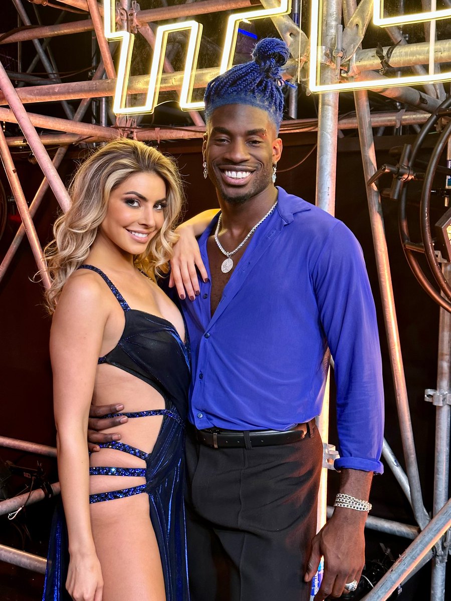 Les amis, on compte sur vous pour voter 4 au 72525 par sms 🤍
#DALS <a href="/DALS_TF1/">Danse Avec Les Stars</a> <a href="/CandicePascal_/">CandicePascal</a>