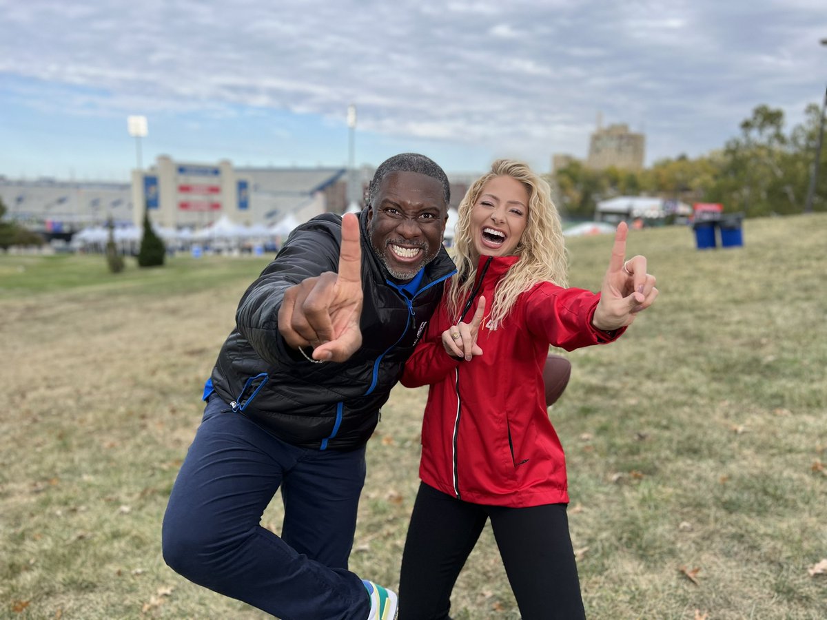 HayleyLewis_'s tweet photo. WHOLE SQUAD READY‼️🏈 

Here we gooooo! Live in Lawrence with @kholmesKSHB previewing TCU vs KANSAS l, @CollegeGameDay in the house 📍

Who is ready for tomorrow?! 😎 #kansas #tcu #collegegameday https://t.co/b8PuR7ffXp