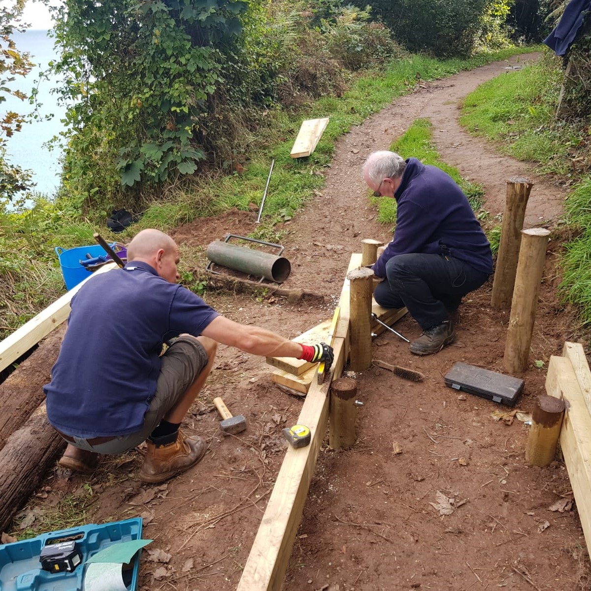 BerryHeadRanger's tweet photo. The Berry Head team and volunteers have done an amazing job of replacing a section of boardwalk near to and above St Mary's Bay, Brixham.

#stmarysbay #brixham #boardwalk #countrysiderangers #footpathmaintenance https://t.co/UB0V8vNY5i